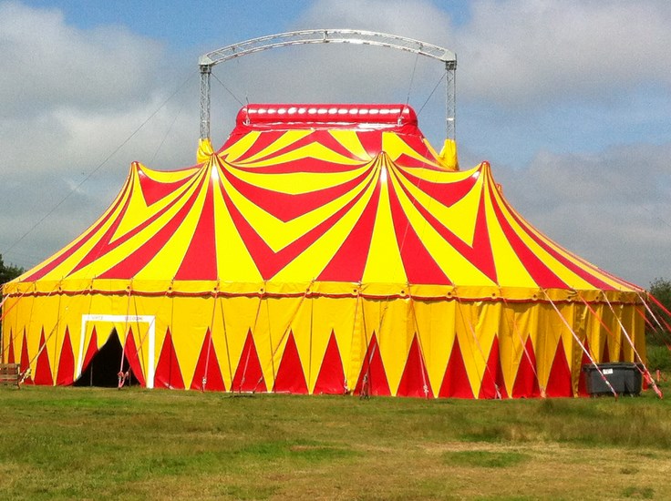 Летом в Бердянске будет давать представления цирк-шапито.