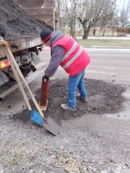  Сотрудники МБУ «Благоустройство. Бердянск» продолжают работу на улицах города.