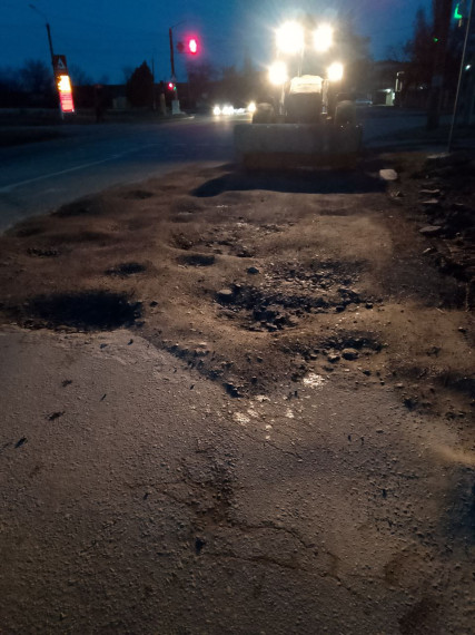  Сотрудники МБУ «Благоустройство. Бердянск» продолжают работу на улицах города.