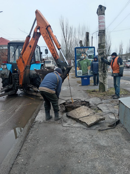  Сотрудники МБУ «Благоустройство. Бердянск» продолжают работу на улицах города.