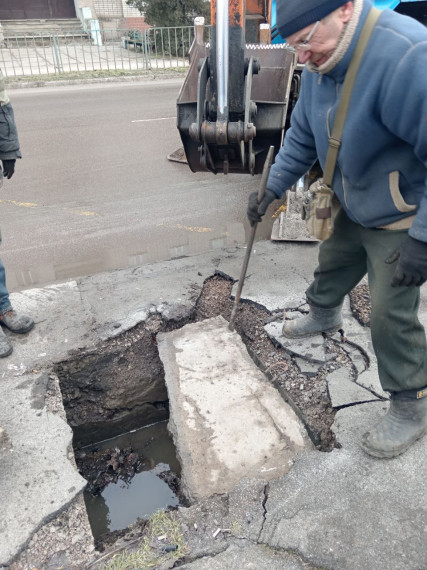  Сотрудники МБУ «Благоустройство. Бердянск» продолжают работу на улицах города.