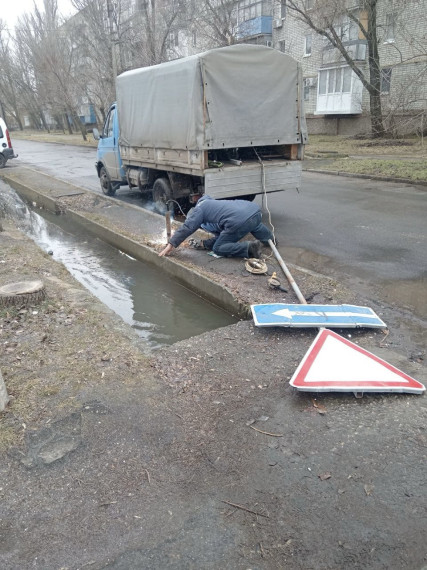  Сотрудники МБУ «Благоустройство. Бердянск» продолжают работу на улицах города.