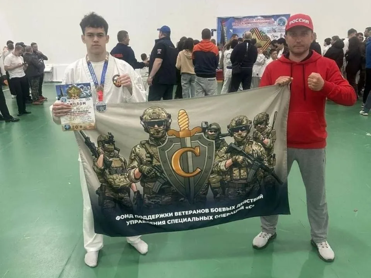 ​​​​​​​  Бердянские спортсмены приняли участие во Всероссийских соревнованиях по армейскому рукопашному бою.