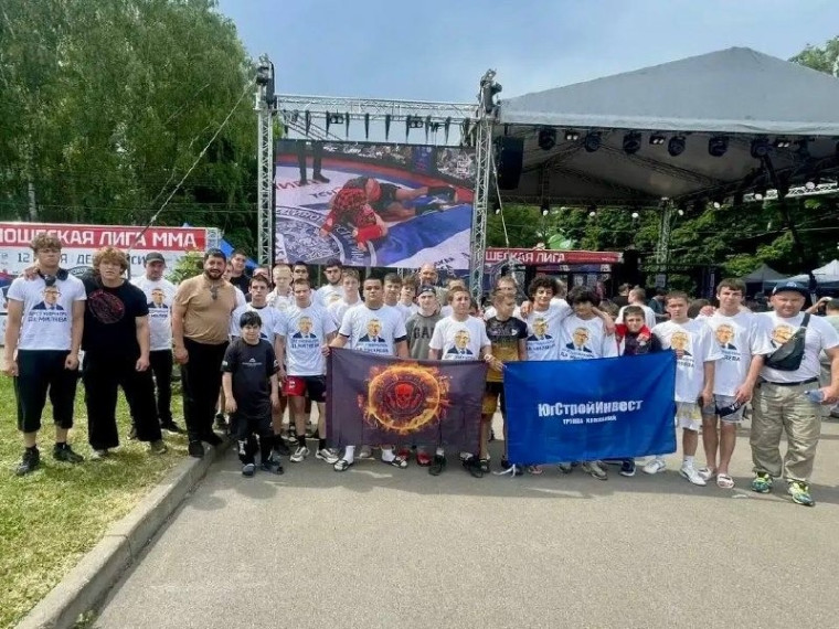 Бердянские спортсмены в составе сборной Новороссии победили в турнире «Юношеской Лиги» по смешанному боевому единоборству (ММА).